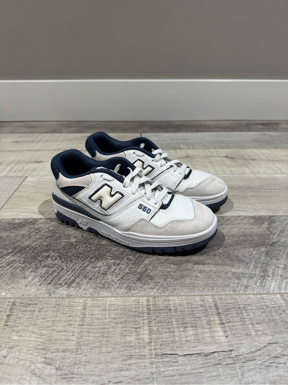 New Balance 550 White Vintage Indigo Sneakers Women’s 8.5 / Men’s 7 2E Wide